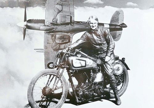 Beatrice Shilling na motorce