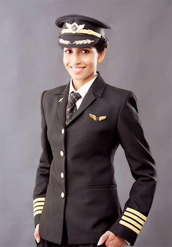 Anny Divya - nejmladší pilotka Boeingu 777