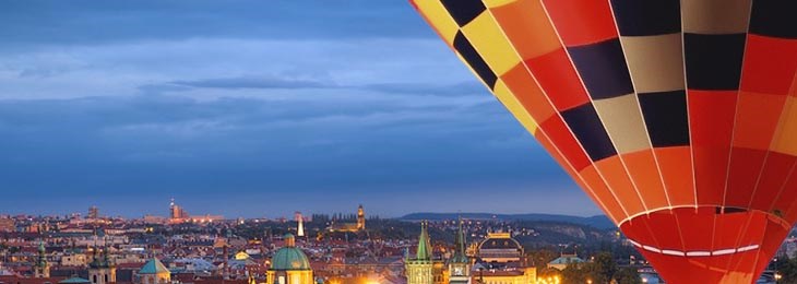 Let balónem nad centrem Prahy