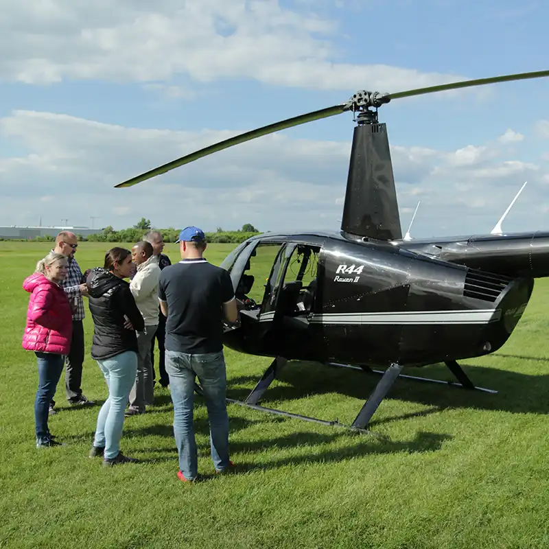 Vyhlídkový let vrtulníkem 30 minut pro 3 osoby Brno