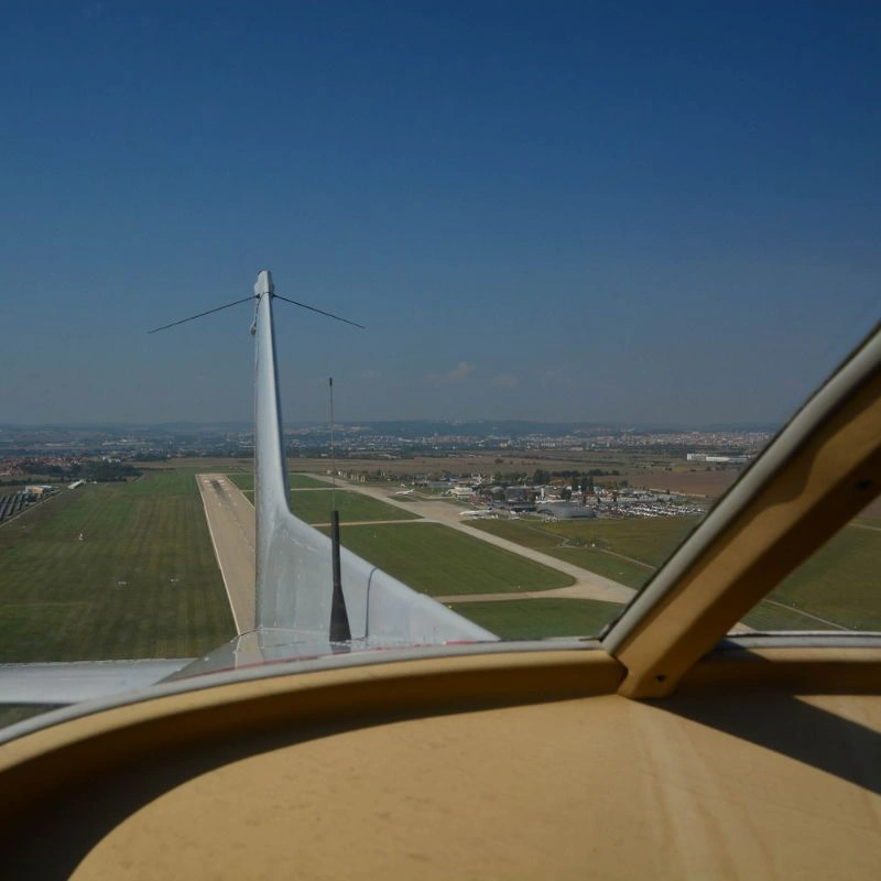 Pilotem letadla na zkoušku Brno 1 osoba + 2 osoby posádka
