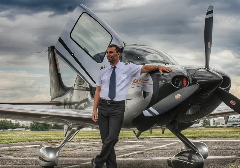 Pilotem letadla Cirrus SR22 - 1 účastník + 2 osoby