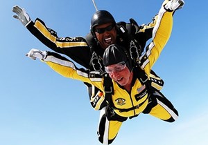 Tandemový seskok padákem Vyškov