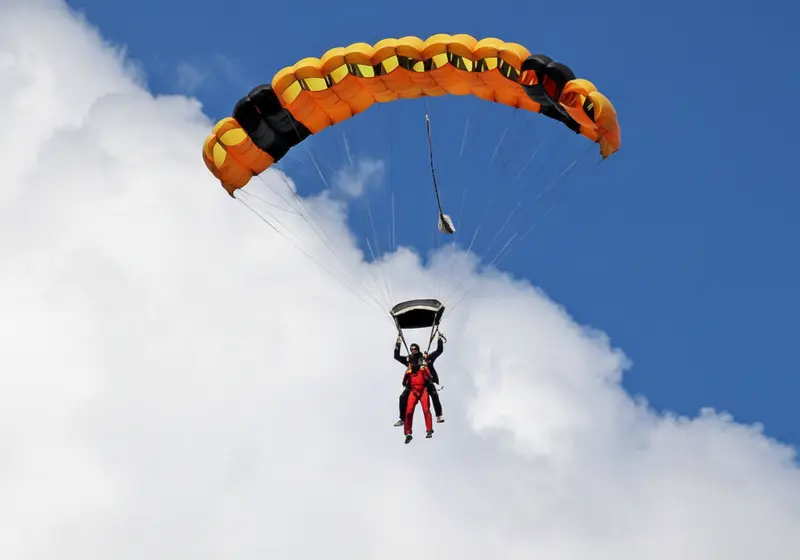 Tandemový seskok padákem Chomutov