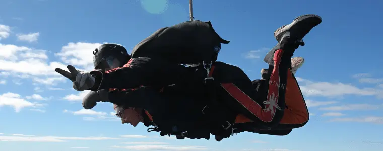 Tandemový seskok padákem z 6000 metrů Most