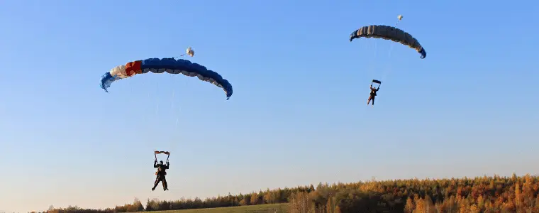 Tandemový seskok padákem z 6000 metrů Most