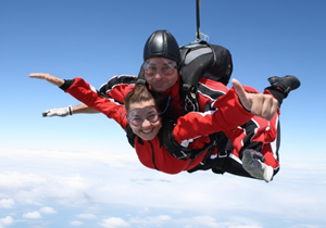 Tandemový seskok padákem z 6 000 metrů Plzeň