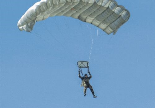 Samostatný seskok padákem - základní výcvik parašutismu Most