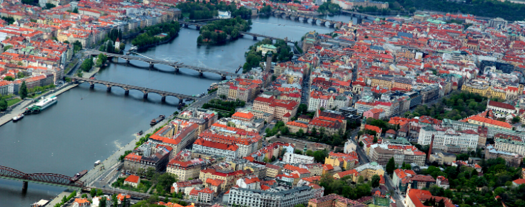 Vyhlídkový let nad centrum Prahy na 40 minut pro 3 osoby z Kladna