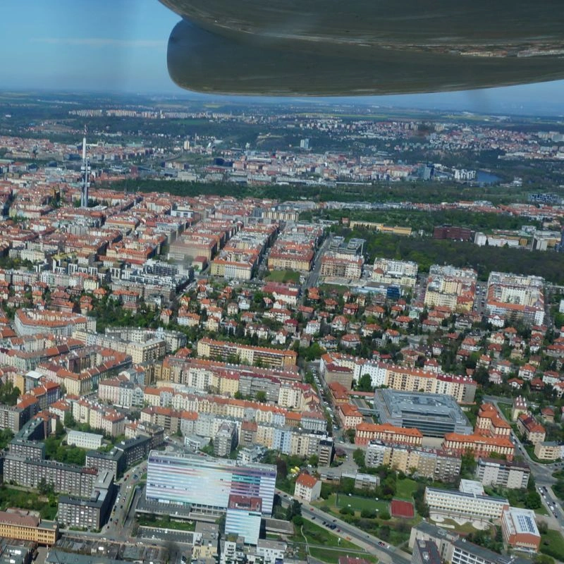 Vyhlídkový let nad centrum Prahy na 40 minut pro 3 osoby z Kladna
