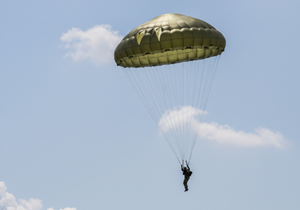 Základní výcvik parašutismu - seskok kulatým padákem Žatec