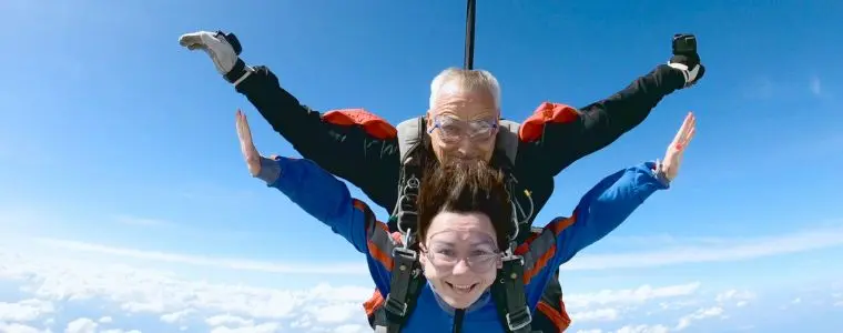 PŘEDSEZÓNNÍ AKCE -  Tandemový seskok padákem Most z 4 200 m