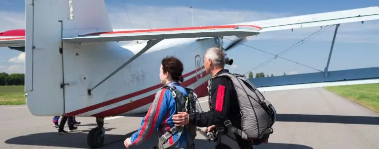 PŘEDSEZÓNNÍ AKCE -  Tandemový seskok padákem Most z 4 200 m